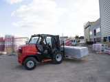 Manitou MC25-4 all terrain heftruck te huur