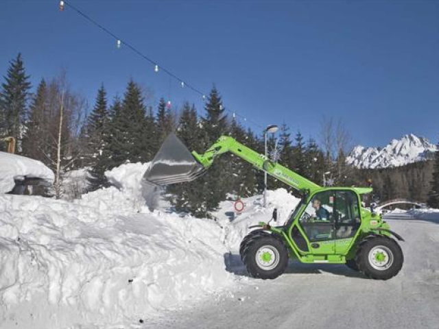 Merlo verreiker in de sneeuw