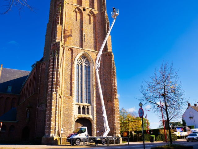 Autohoogwerker 25 m werkhoogte huren