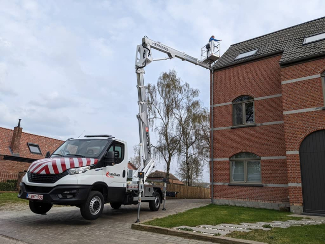 21 m Hoogwerker op bestelwagen te huur