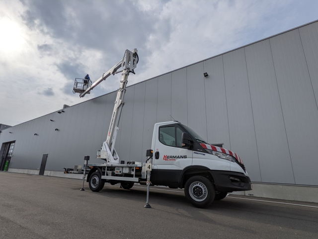 Hoogwerker op camionet huren