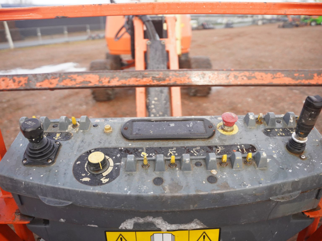 Tweedehands Aerial platforms JLG 520AJ