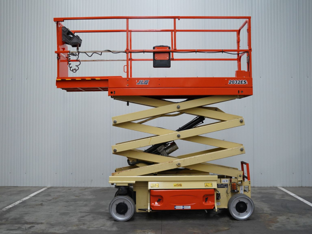 Tweedehands Schaarliften JLG 2032ES