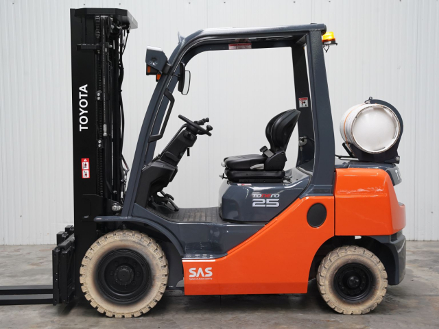 Tweedehands 4-Wiel heftrucks TOYOTA 02-8FGF25