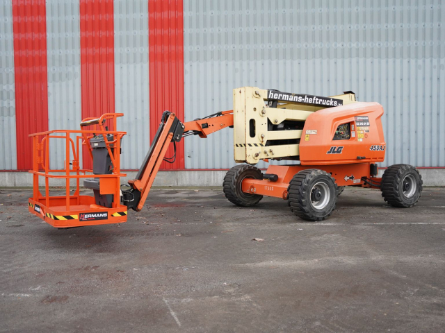 Tweedehands Aerial platforms JLG 450AJ