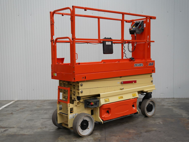 Tweedehands Schaarliften JLG 2032ES