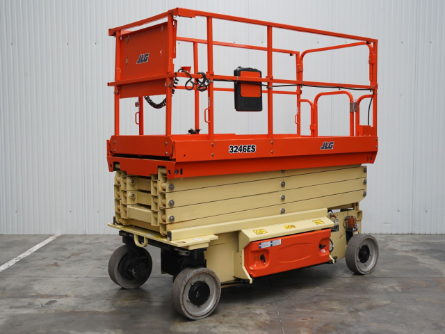Tweedehands Schaarliften JLG 3246ES