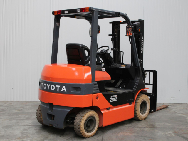 Tweedehands Heftrucks TOYOTA 8FB25