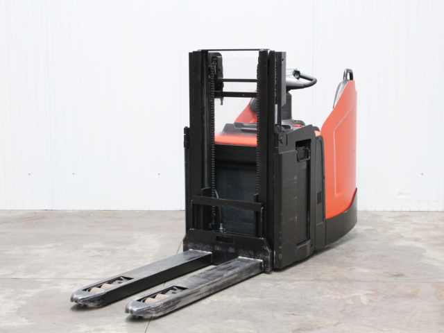 Tweedehands Stapelaars BT SPE200DN