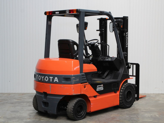 Tweedehands Heftrucks TOYOTA 8FB25