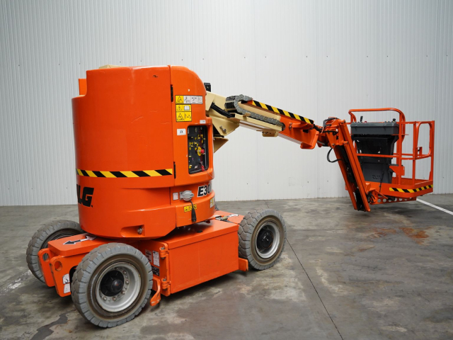 Tweedehands Hoogtewerkers JLG E300AJP