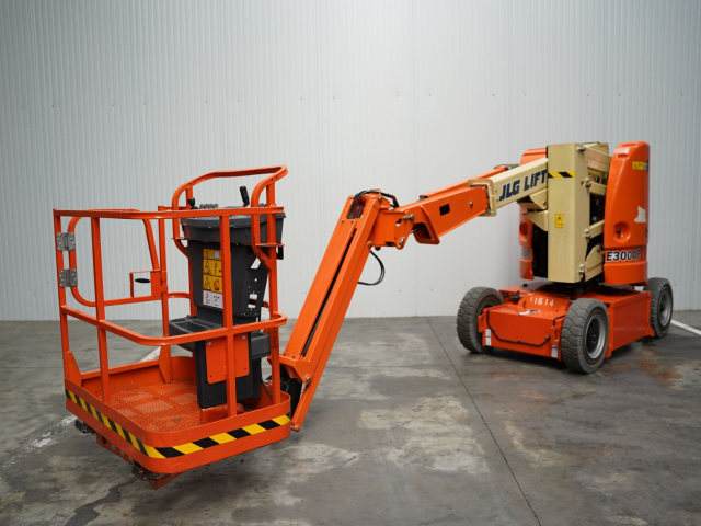 Tweedehands Hoogtewerkers JLG E300AJP