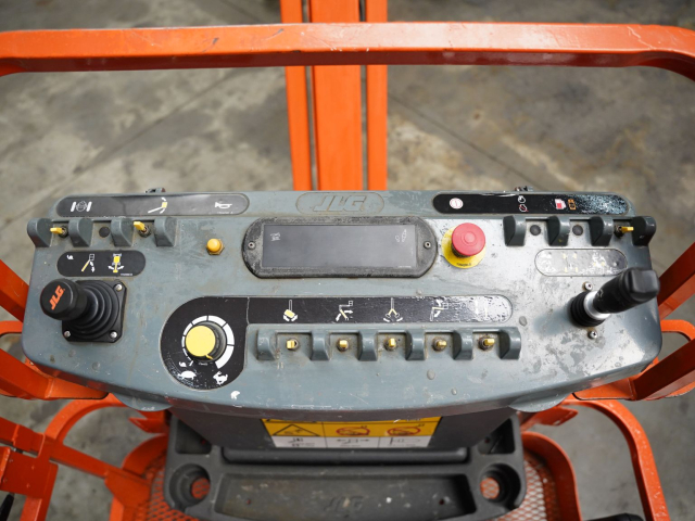 Tweedehands Hoogtewerkers JLG E300AJP
