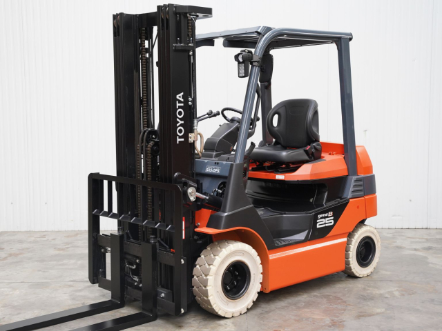 Tweedehands Forklift trucks TOYOTA 8FB25