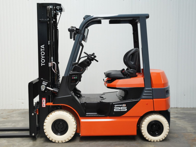 Tweedehands Forklift trucks TOYOTA 8FB25 Tweedehands Forklift trucks TOYOTA 8FB25