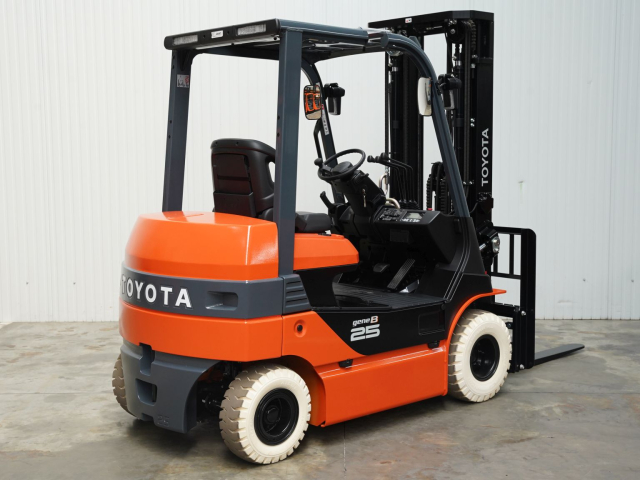 Tweedehands Forklift trucks TOYOTA 8FB25 Tweedehands Forklift trucks TOYOTA 8FB25