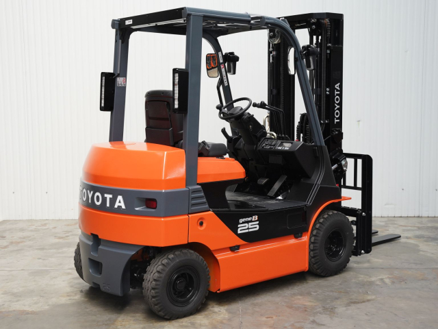 Tweedehands Forklift trucks TOYOTA 8FBL25
