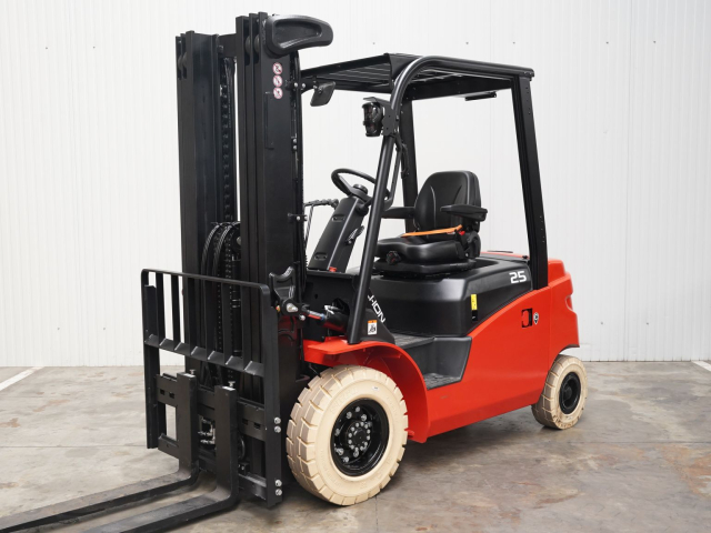 Tweedehands Forklift trucks EP EFL253