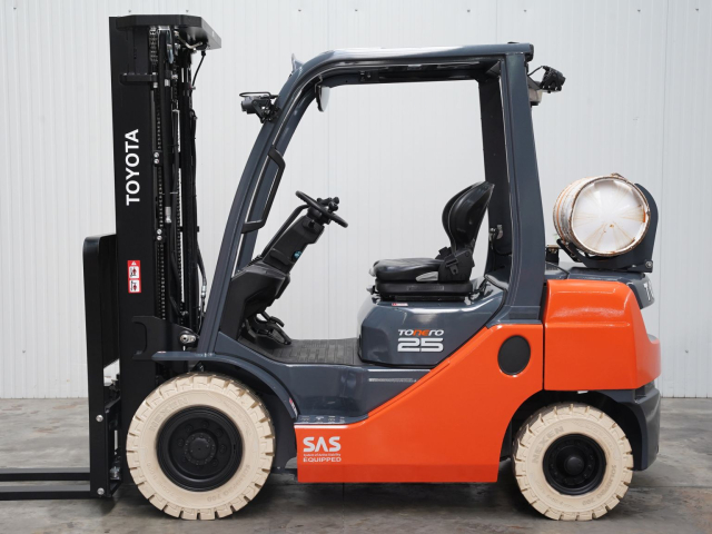 Tweedehands Forklift trucks TOYOTA 02-8FGF25