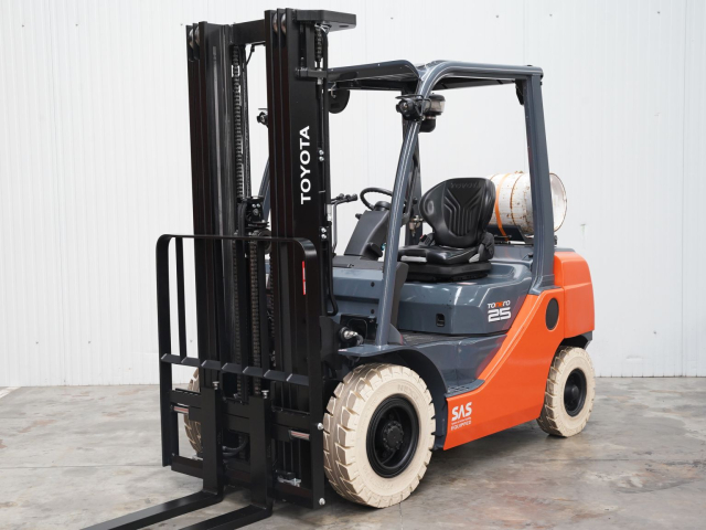 Tweedehands Forklift trucks TOYOTA 02-8FGF25