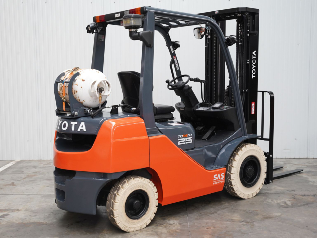 Tweedehands Forklift trucks TOYOTA 02-8FGF25