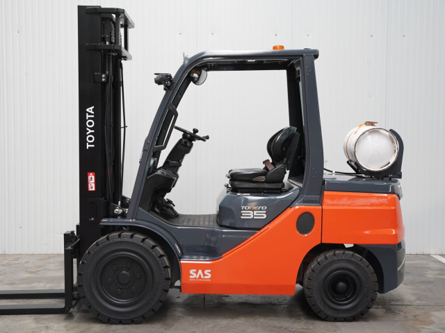 Tweedehands Forklift trucks TOYOTA 02-8FGJF35