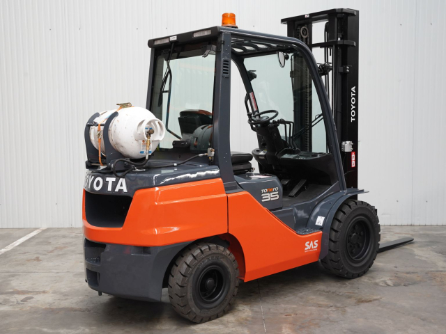 Tweedehands Forklift trucks TOYOTA 02-8FGJF35