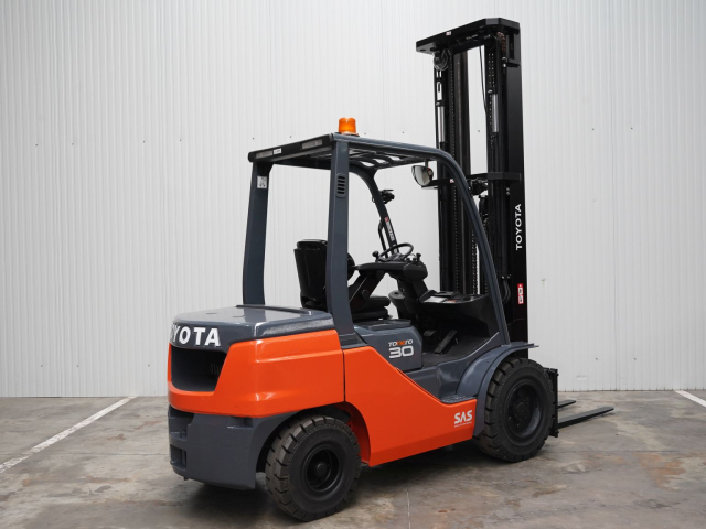 Tweedehands Forklift trucks TOYOTA 52-8FDF30