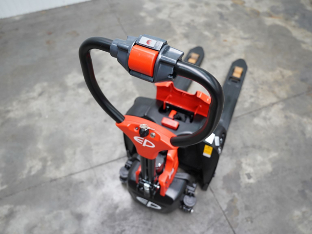 Tweedehands Pallet trucks EP F4