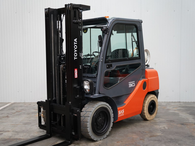 Tweedehands 4-Wiel heftrucks TOYOTA 02-8FGF30