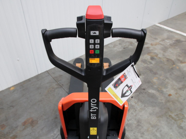 Tweedehands Transpalletten TOYOTA LHE155