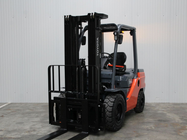Tweedehands Heftrucks TOYOTA 52-8FDJF35