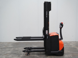 Nieuwe stapelaar TOYOTA SWE140L kopen