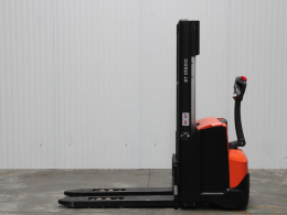 Tweedehands Stapelaars BT SWE120L