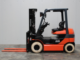Tweedehands Heftrucks TOYOTA 8FB25